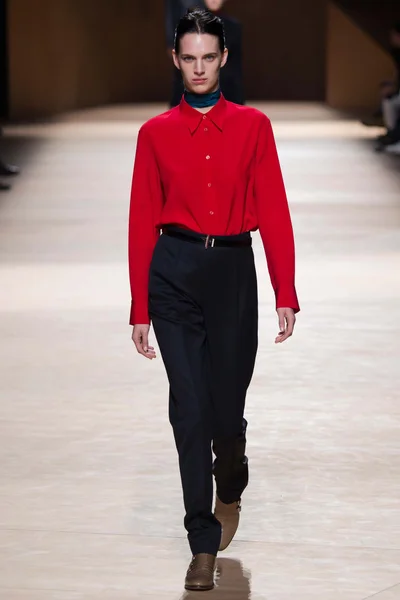 Look 10